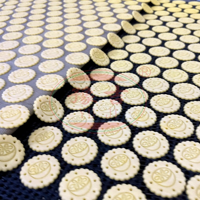 China Soda Cracker Maker Snack Food Making Machine Hard Biscuit Production Line