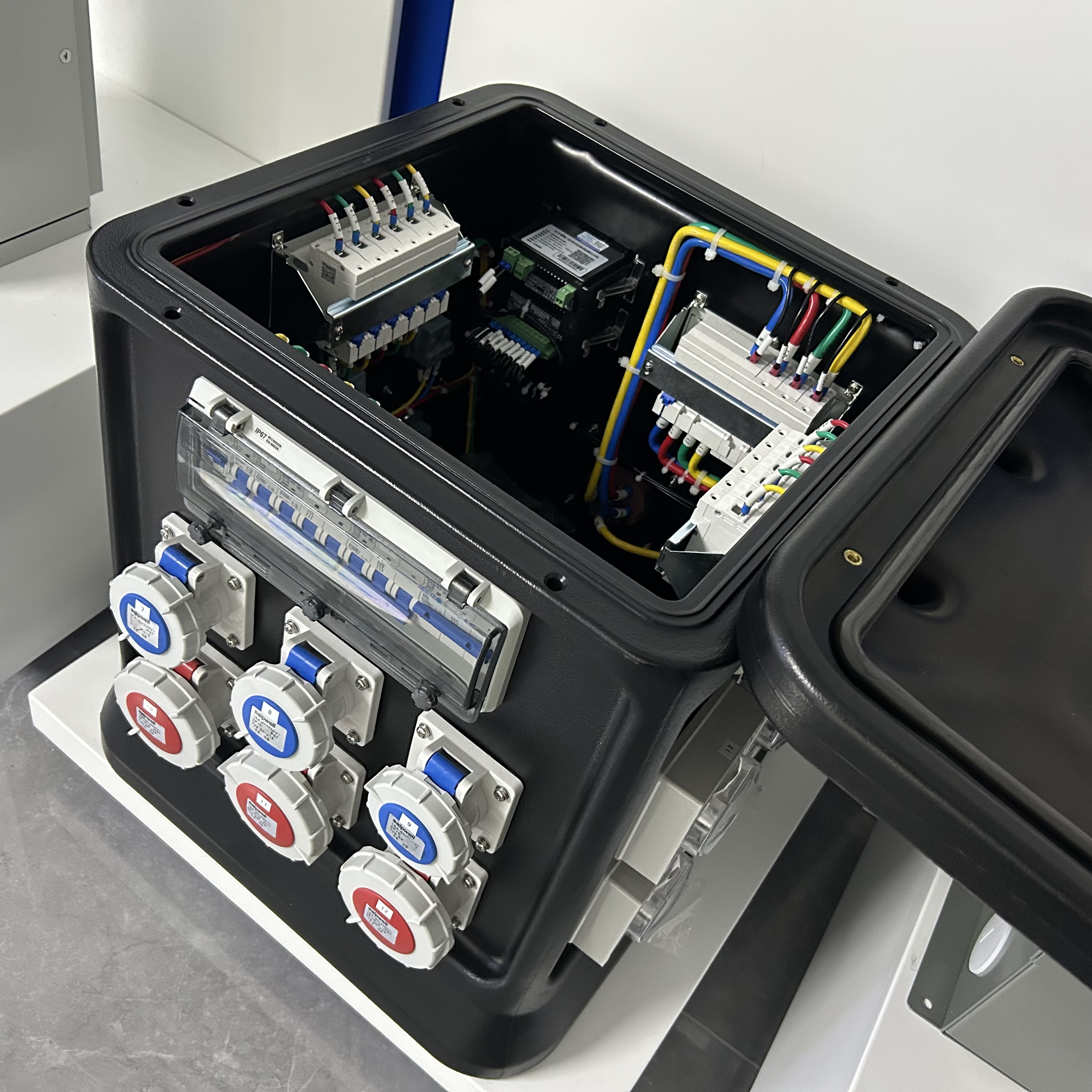 IP67 Portable Mobile Power Plug Socket Distribution Board Industrial Plugs And Socket Distribution Panel Temporary Power Box