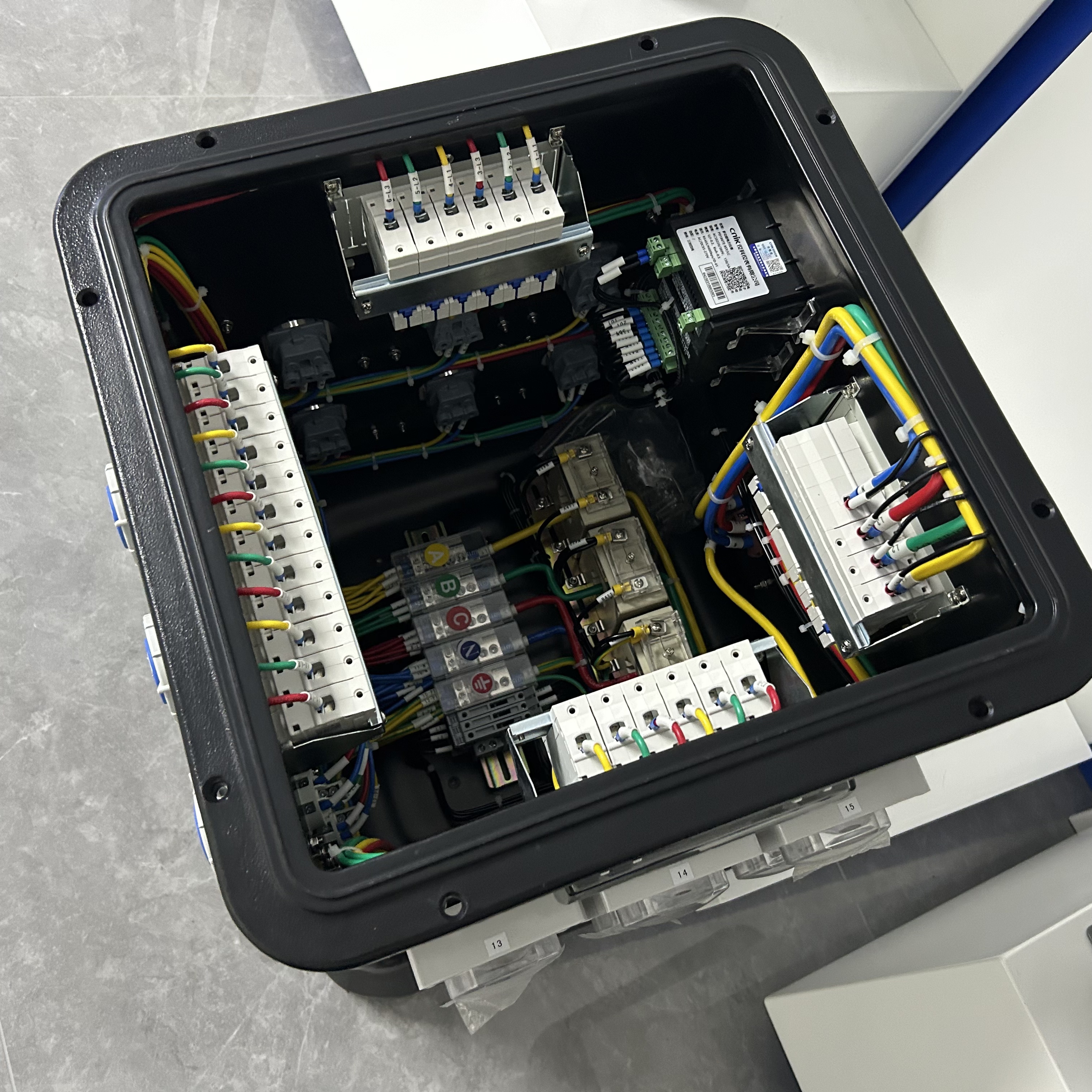 IP67 Portable Mobile Power Plug Socket Distribution Board Industrial Plugs And Socket Distribution Panel Temporary Power Box