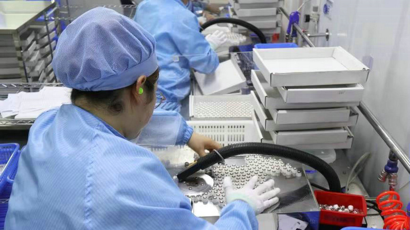 Contact lens absorption and hydration process manufacturing
