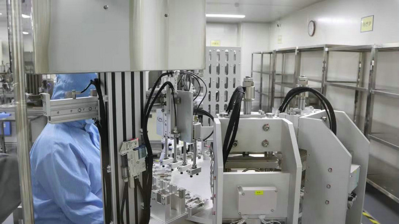 Automated saline filling machine for contact lens blister packaging line