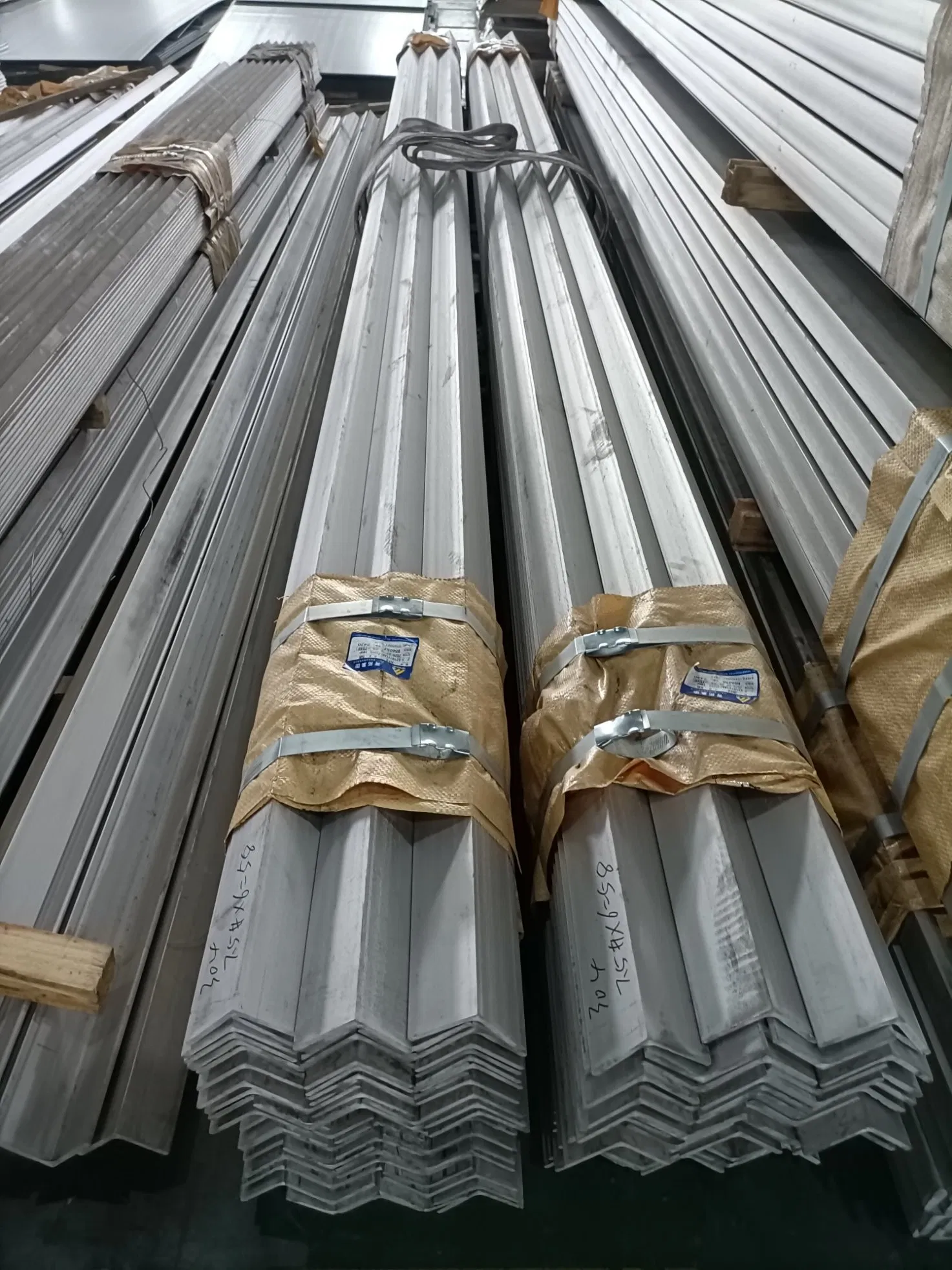 Hot Rolled Prime Quality SUS446 Equal 40*40*5 Price Stainless Steel 2b Unequal Bar Supplier 439 630 Light I Angle Iron Rod for Building