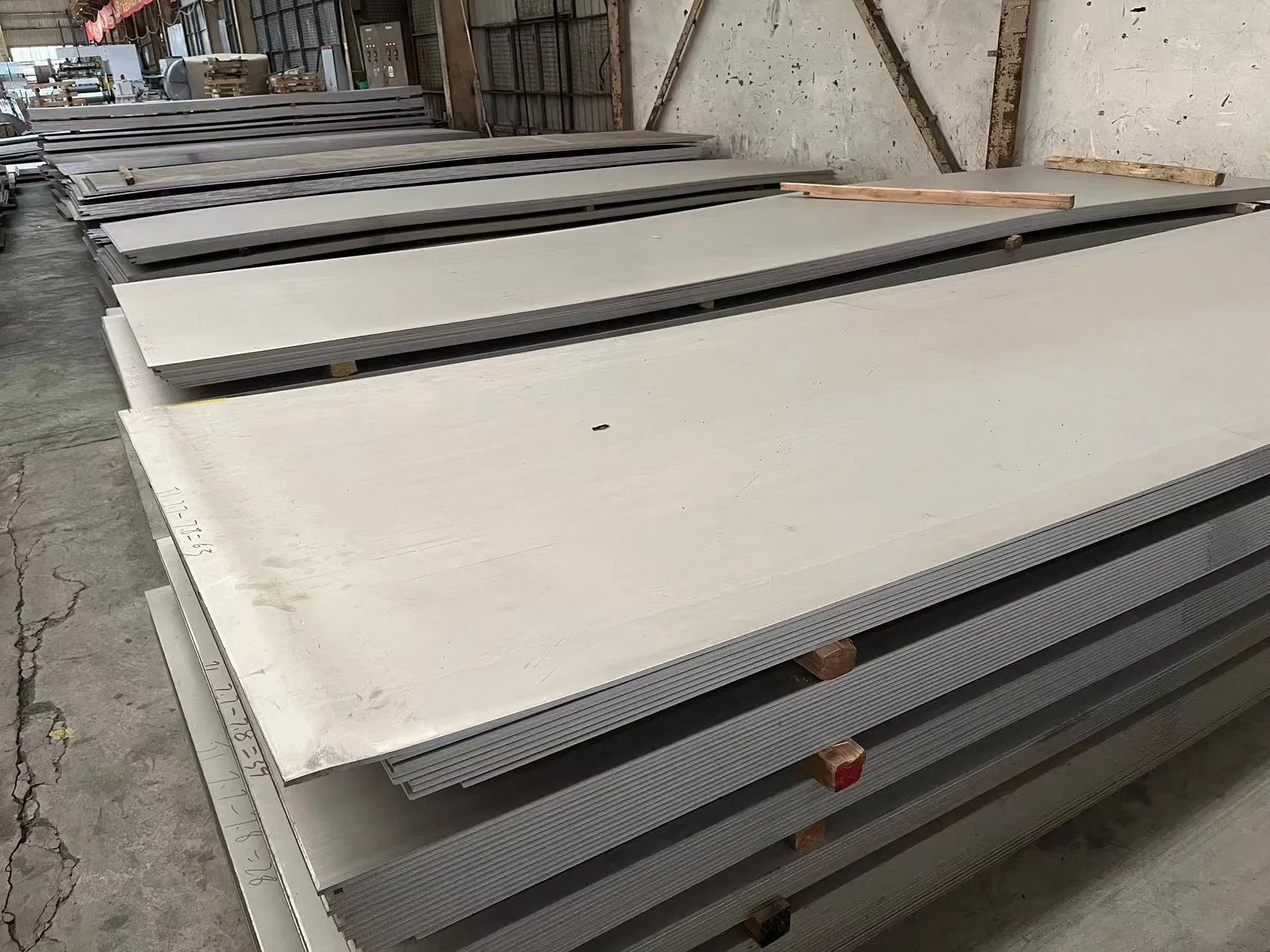 ASTM SUS316L Cold Rolled 304L 316 Stainless Steel Sheet Hot 201 Polished 2b 2D 4K 8K Surface 321 310S Embossed Plate 409L 410 430 Mirror Decorative Steel Sheet