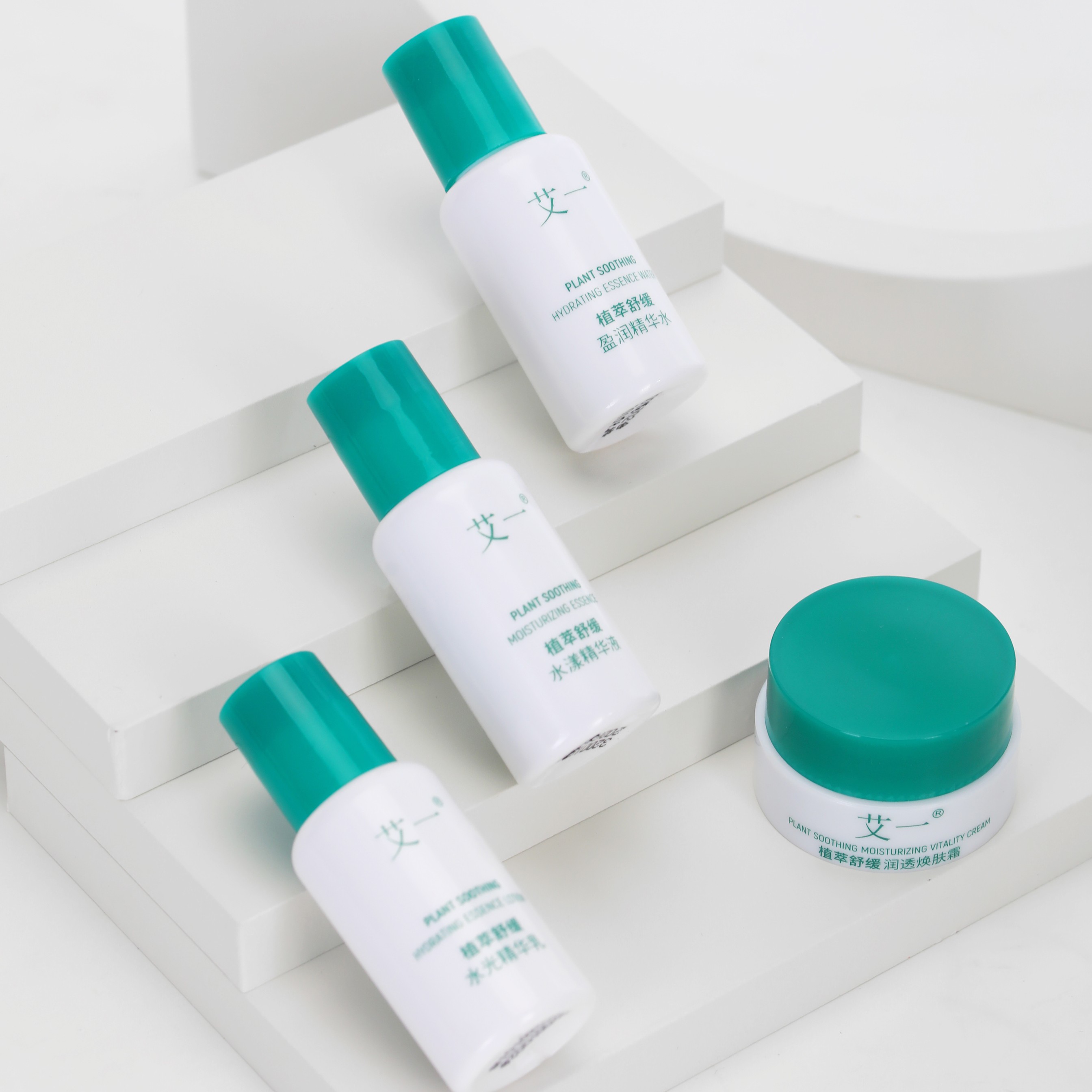 Travel-sized Liquid Mugwort Herb Extract Skin Care Set Moisturizing &amp; Soothing Food Grade in Bottle for All Skin Types