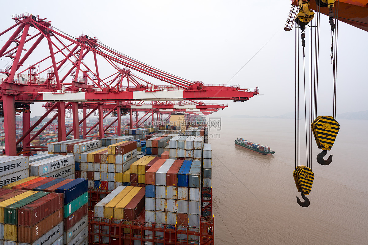 Logistics transit container