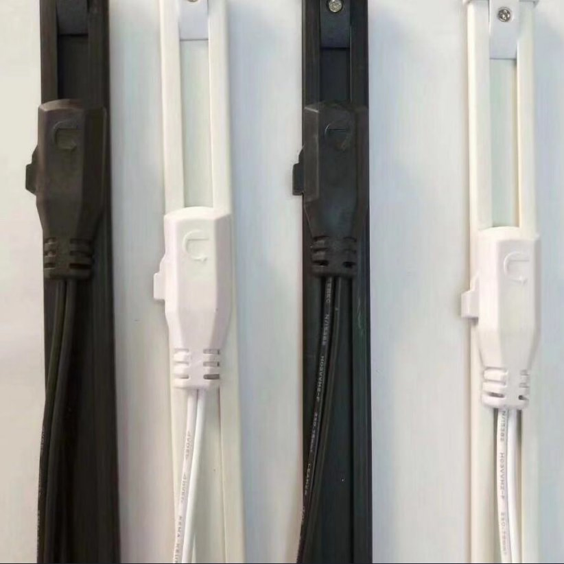 Energy-Efficient Spliceable LED Power Track System for Retail