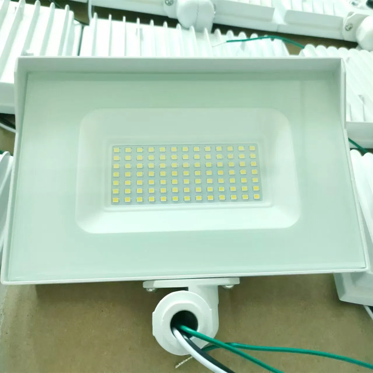 20 Year Manufacturer Industrial &amp; Commercial Flood Lighting 30 Watt 40 Watt 50 Watt 60 Watt White Finish Aluminium New Patent Knuckle Outdoor Flood Lamp ETL CE