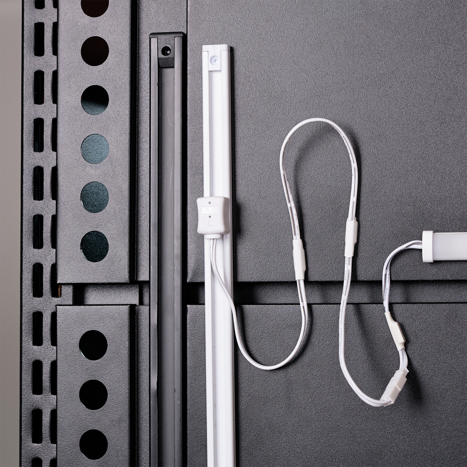 Easy Install Magnetic Conductive Slot Magnetic Suction Type Conductive Trough for Retail Shelf Display Cabinet Lighting System