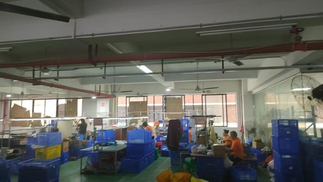 Distribution warehouse and dispatch preparation zone