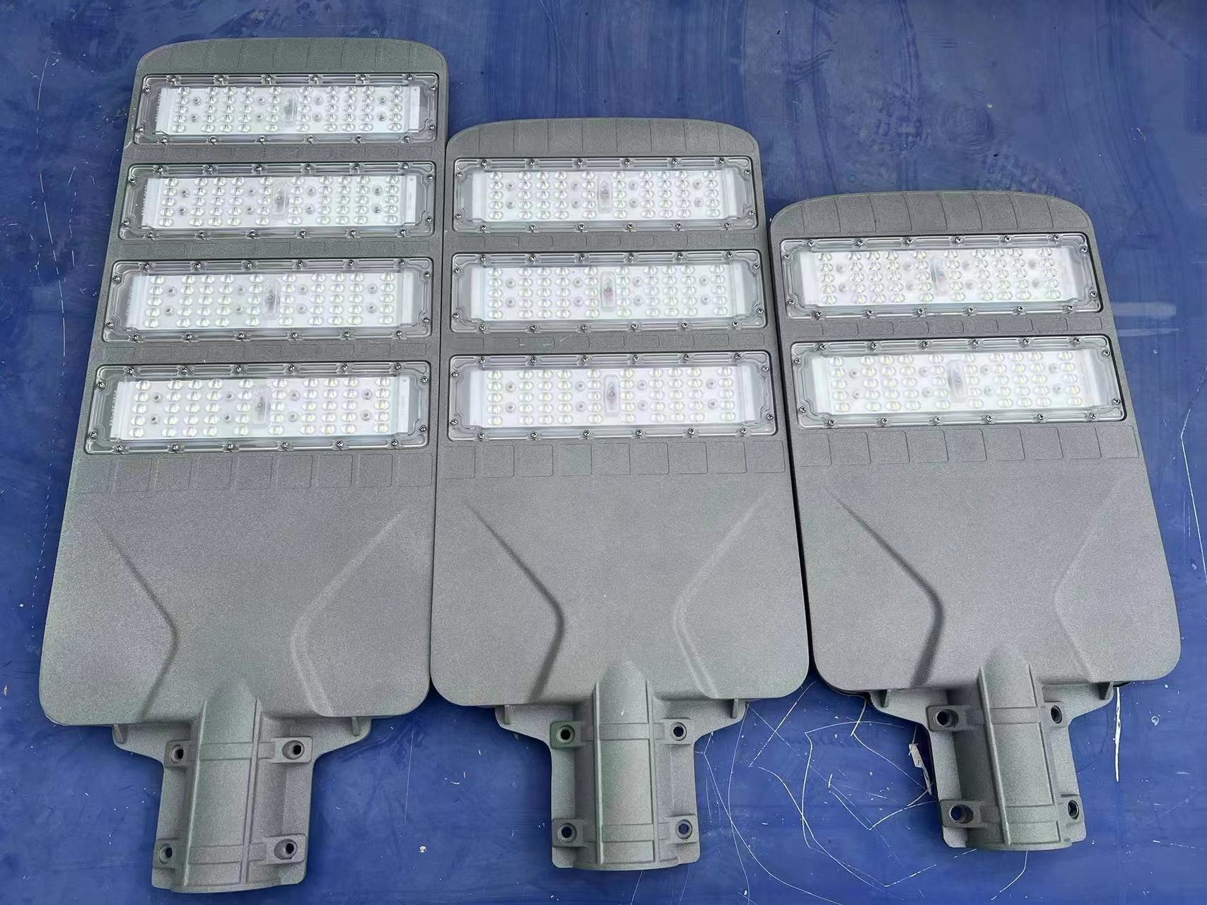 Commercial Parking Lot Bright Motion Sensor Roadway Dusk to Dawn Outdoor Solar Powered Street Light Fixture
