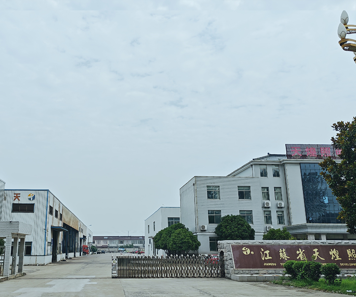50W 70W 80W 100W Integrated Solar LED Street Light for Outdoor Use IP65 Rating Battery Power Supply