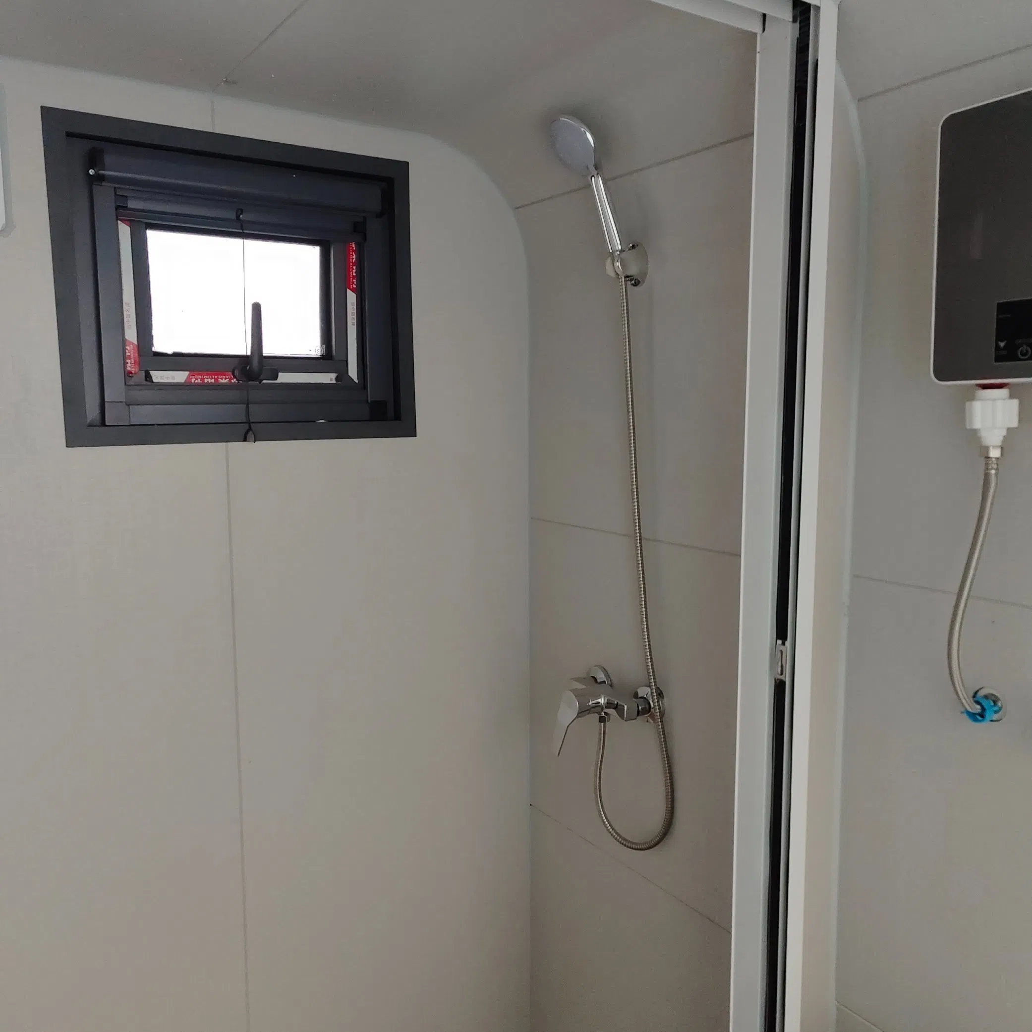 Cottages de luxo pré-fabricados podem ser empilhados com casas móveis multifuncionais para escritório e vida diária
