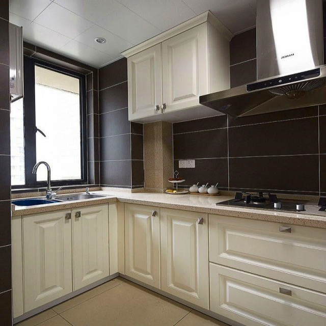 Unidade de Cozinha Modular Contemporânea com Armazenamento Integrado para Micro-ondas