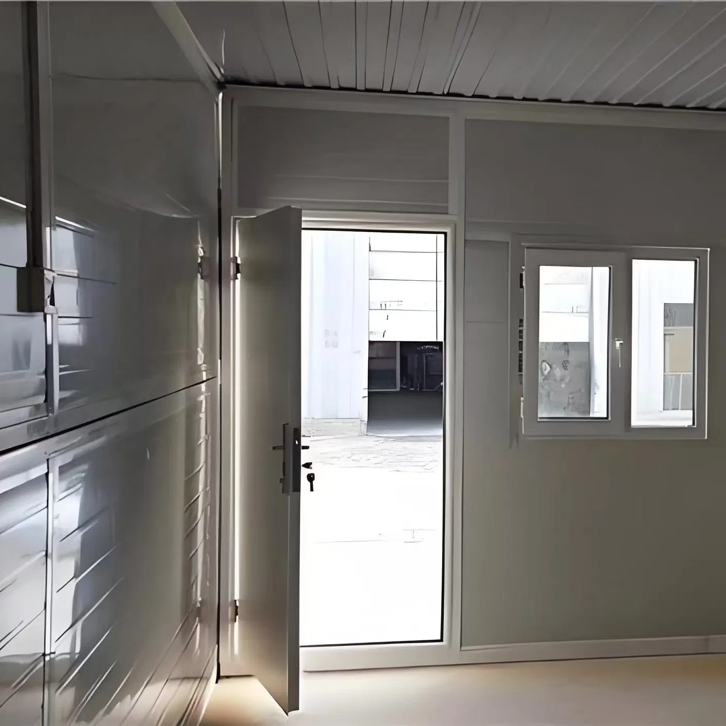 Casa móvel dobrável de alta qualidade em forma de K, feita de material corrugado, pode ser empilhada