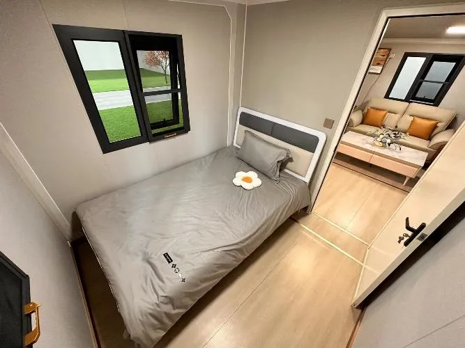 Interior 6