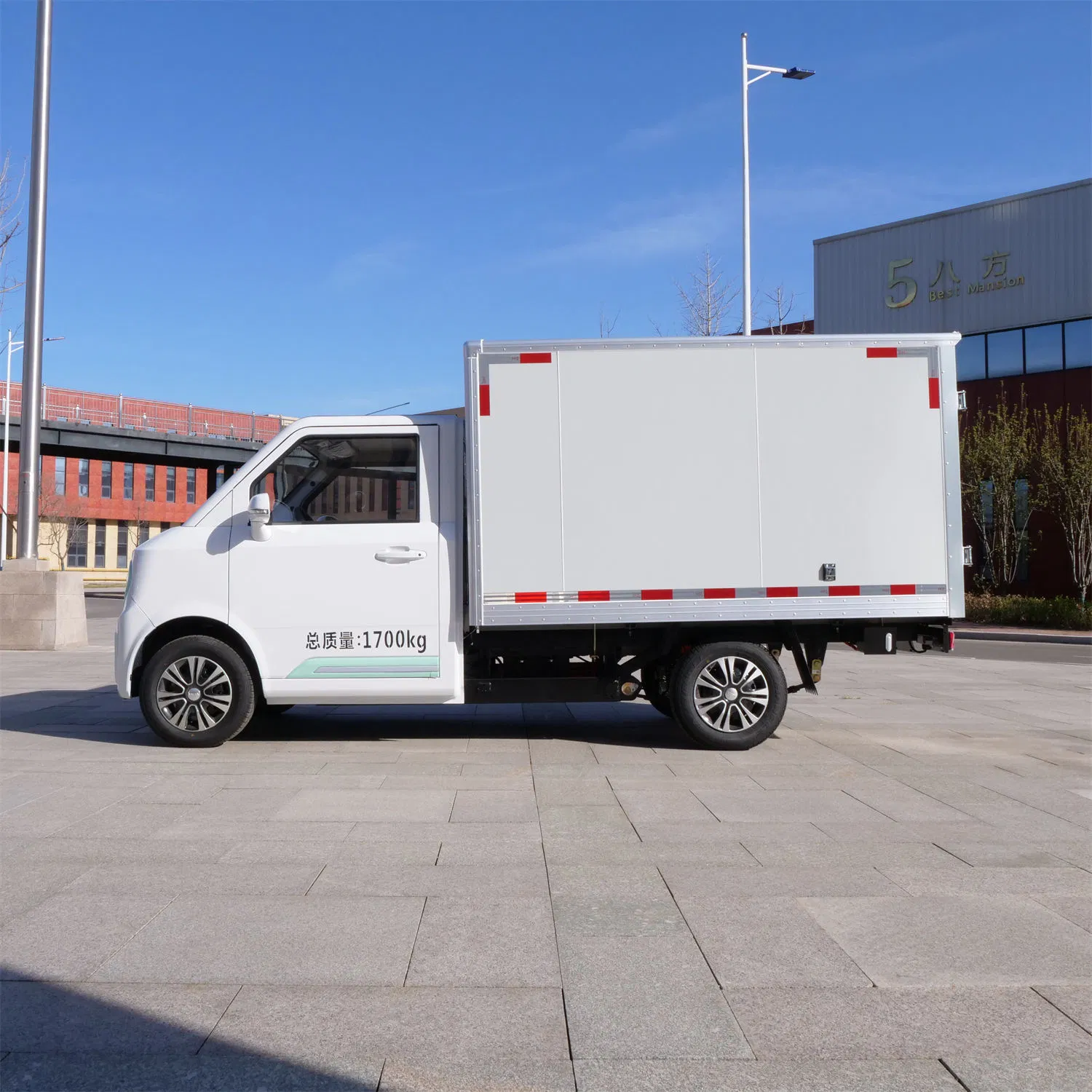 2025 New Urban Distribution Truck Electric Van-Type Logistics Box Truck Affordable Price