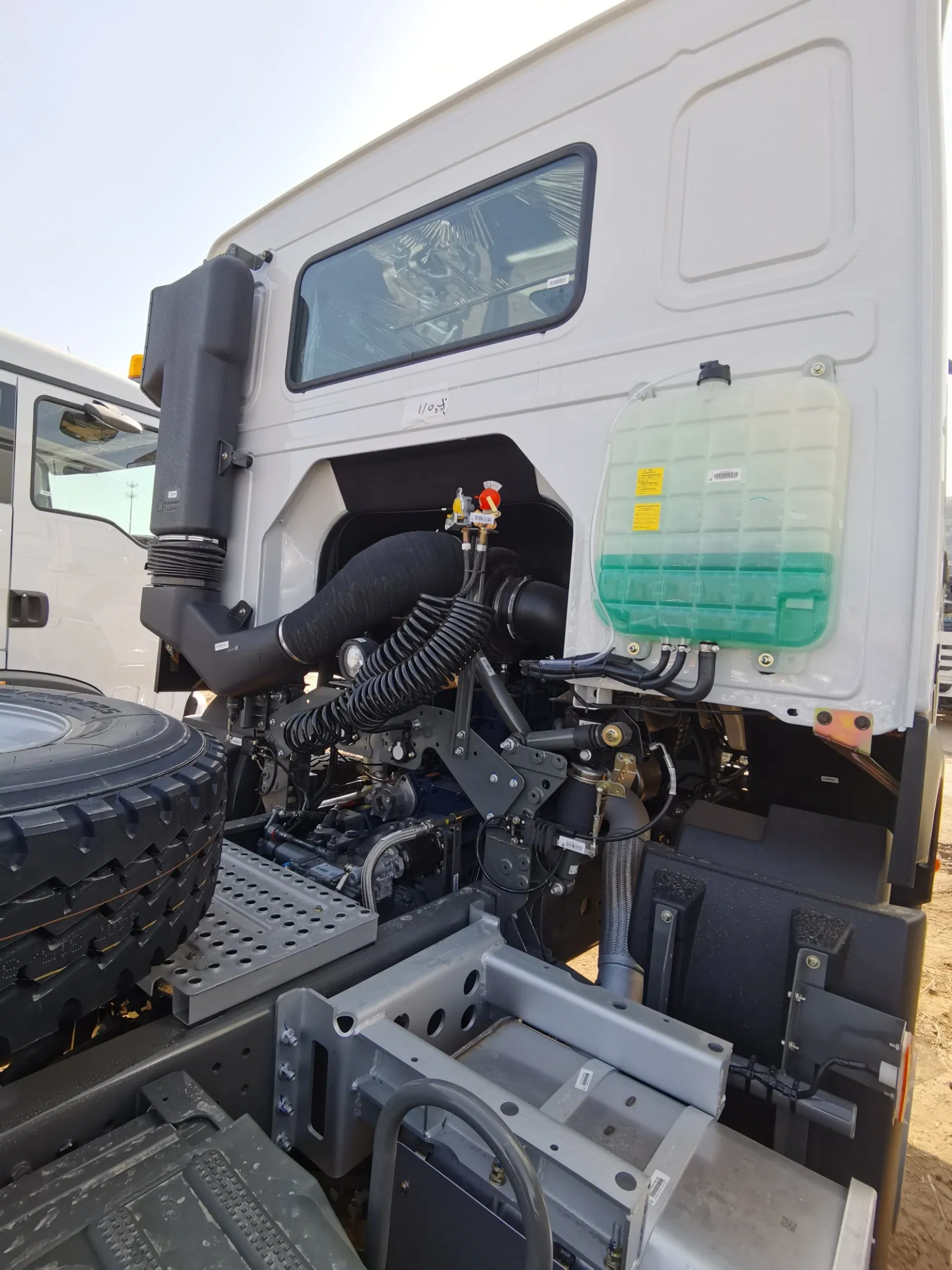 Tractor Head Tank Semi Trailer 6X4 Heavy Duty Mining Haul Truck