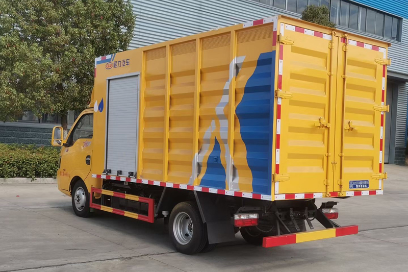 Dongfeng Tuyi Material Shredding Truck - Tree Branch Crusher (8m³ , 4t/h) China Mobile Wood Crushing Vehicle