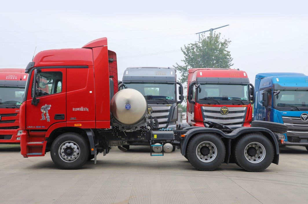 Foton LNG/CNG, ATM, Zf, 1350L Cylinder Capacity, 500HP, Brand New, Factory Direct Supply, for Tractor Trucks, Truck Cabs, and Cargo Transportation. 6X4 Model