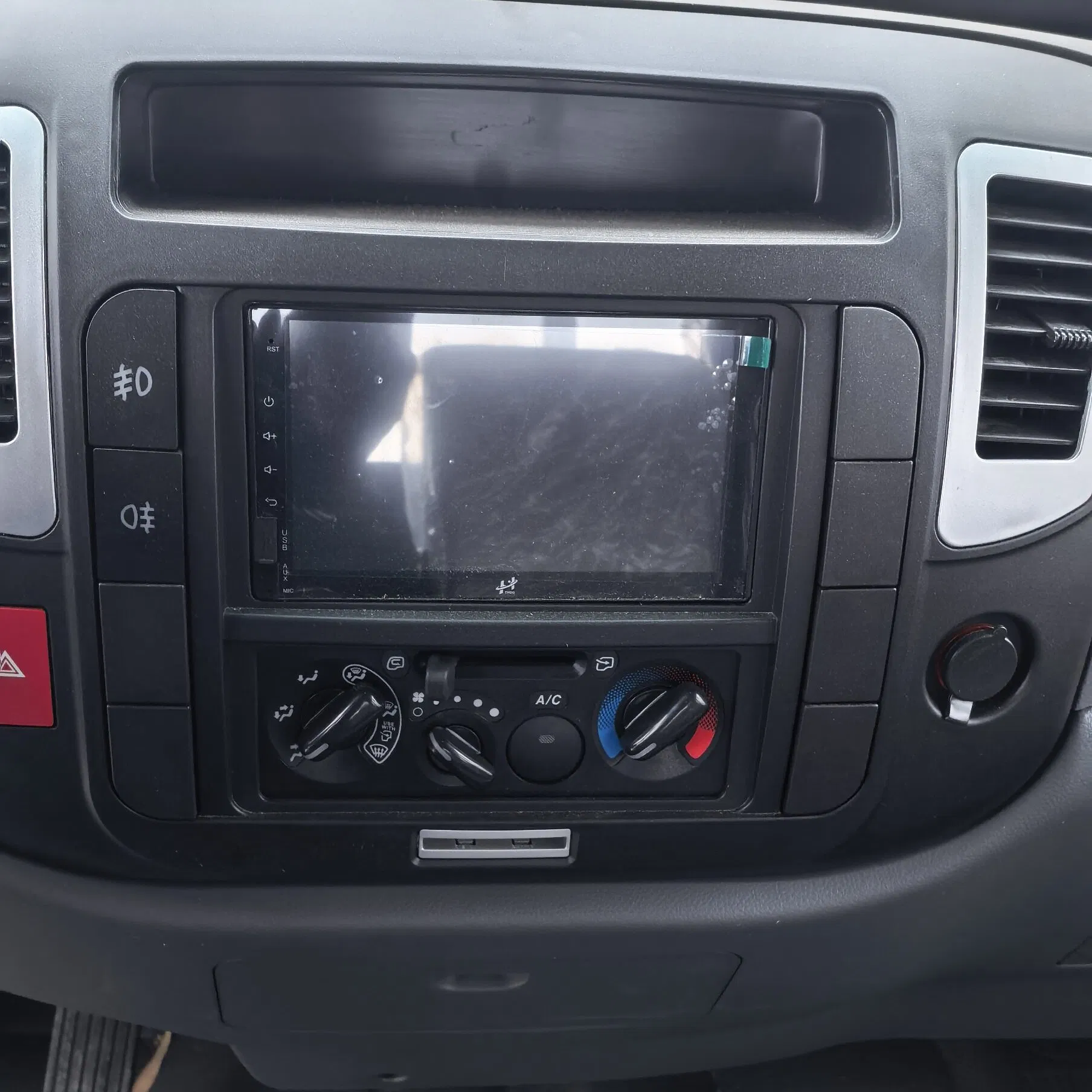 Kama M Series Durable 5-Speed Manual Diesel Truck for Urban Logistics and Delivery