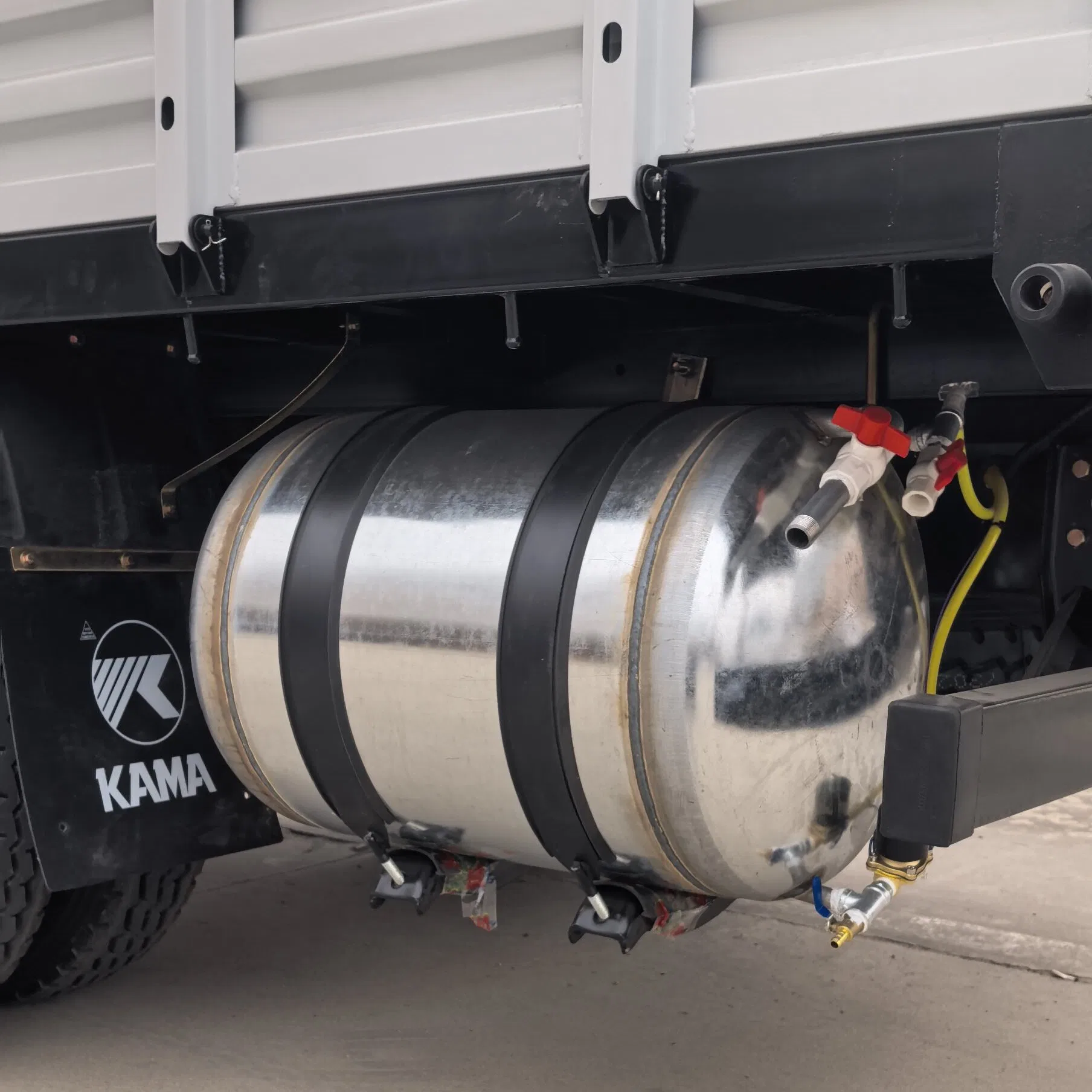 Kama M Series Durable 5-Speed Manual Diesel Truck for Urban Logistics and Delivery