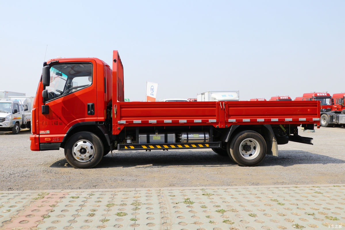 Diesel City Distribution Truck for Efficient Urban Logistics Solutions