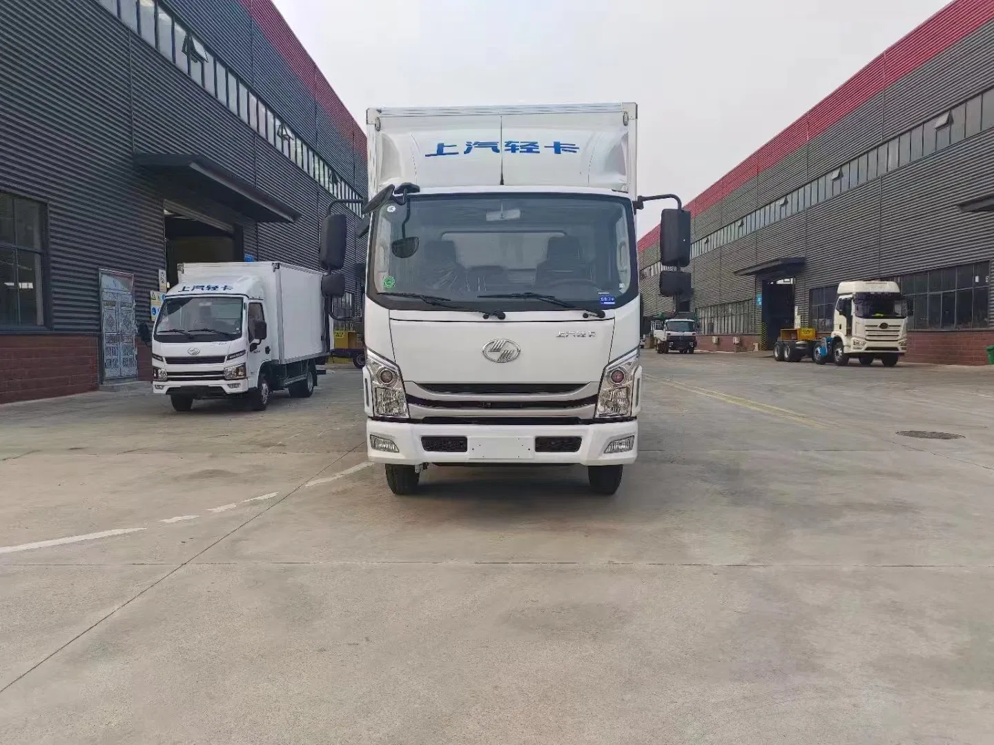 High Quality 4*2 4.5tons Refrigerator Box Truck Fish Transport Freezer Truck Refrigerated Truck Thermo King Refrigerator Unit