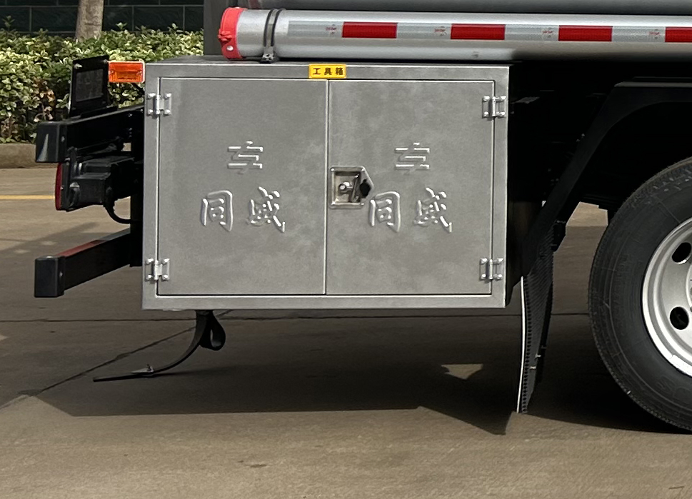 Compact 12t 4X2 Fuel Tanker Truck with 10,000L Capacity (Min 4.8T Curb Weight, 7T Payload, Euro 6, Disc Brakes, Multiple Pump Options for Urban &amp; Site Delivery)