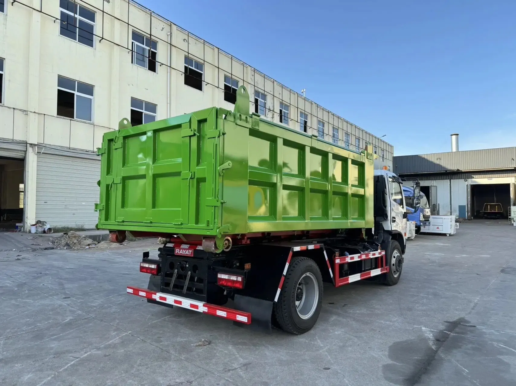 Dongfeng Dolika 6 Ton Roll off Refuse Truck Container Transport Vehicle