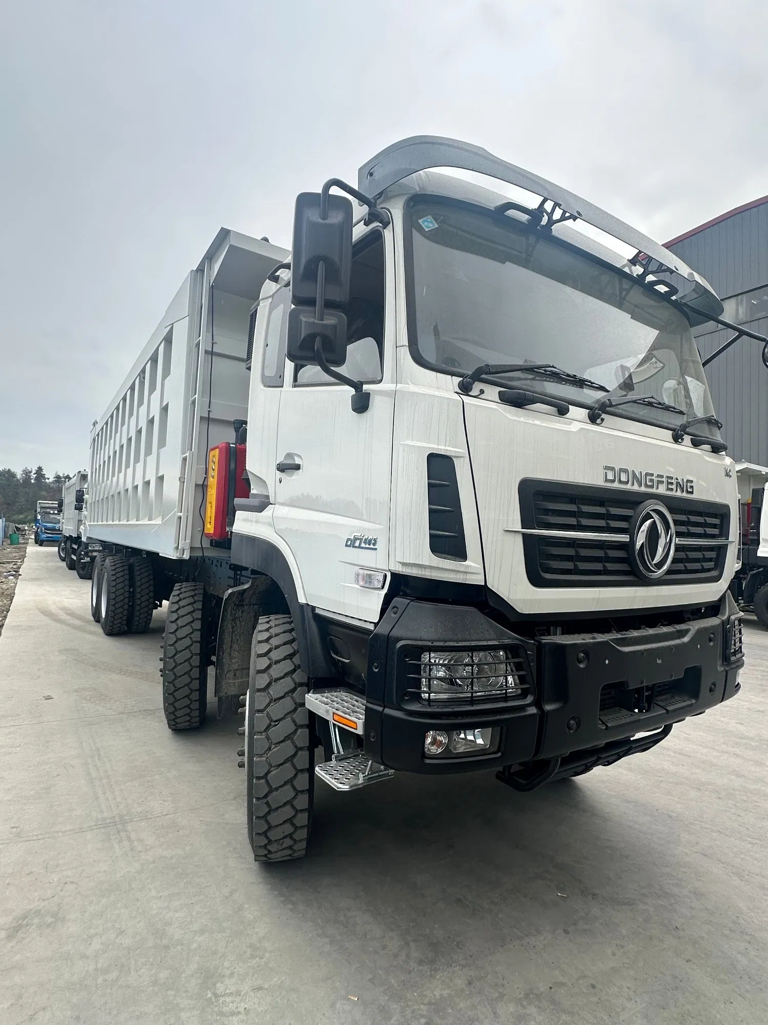 New Dongfeng 8X4 Rhd Dump Truck Tipper Truck Construction Debris Truck