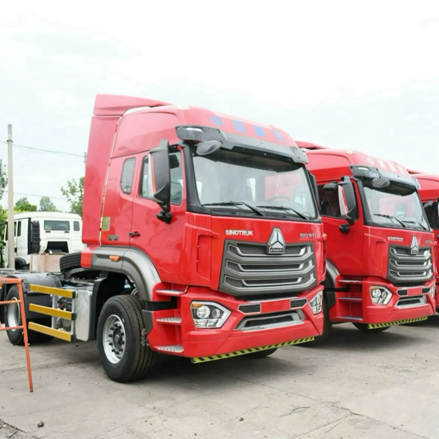 Reconditioned Tractor Truck with Shock Absorbers for Smooth Highway Freight Transport Rides