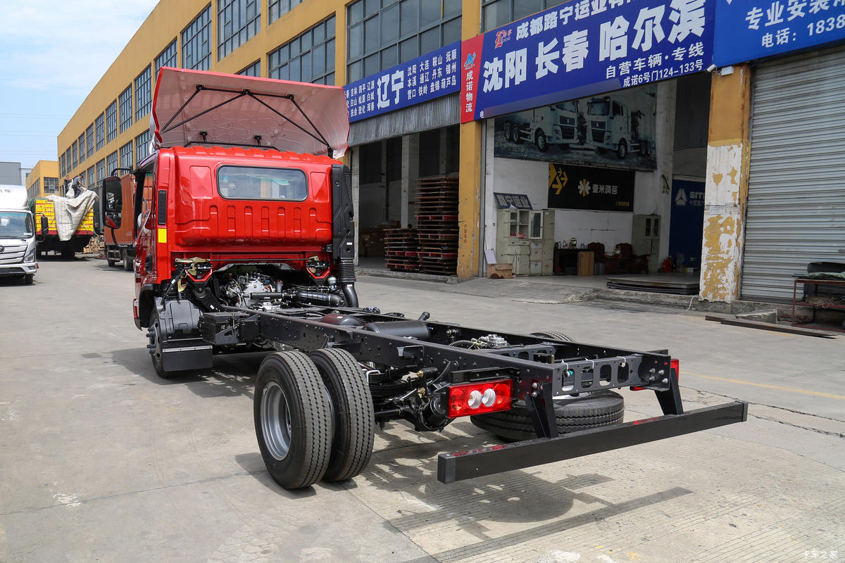 Multi-Purpose Aumark Trucks for Dependable Urban Delivery Operations