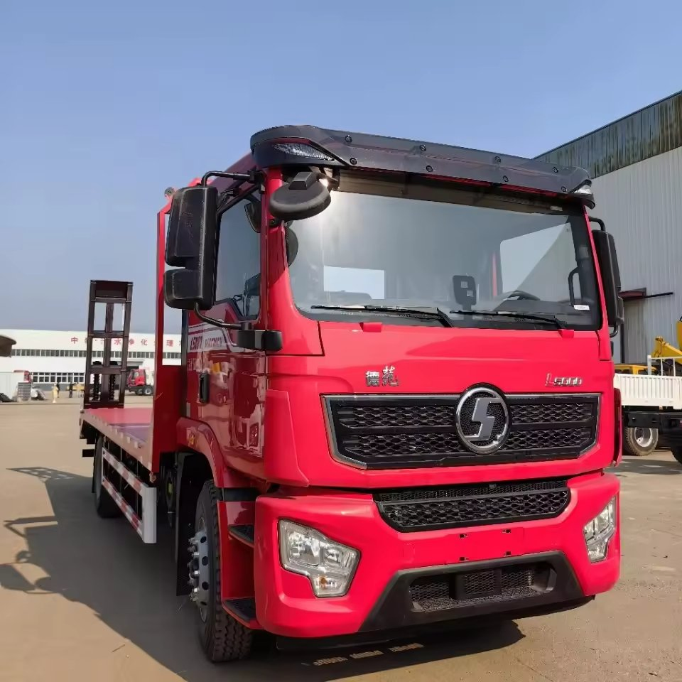 Flatbed Truck for Cargo Distribution and Logistics