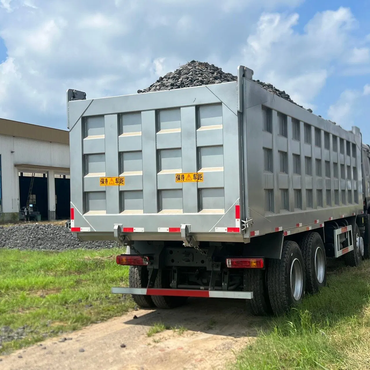 Used Truck Hot Sale Chinese Brand 6X4 371HP/380HP/400HP/420HP Left/Right Hand Drive Hydraulic Lift High Payload HOWO 8X4 Dump Truck Square Box for Construction