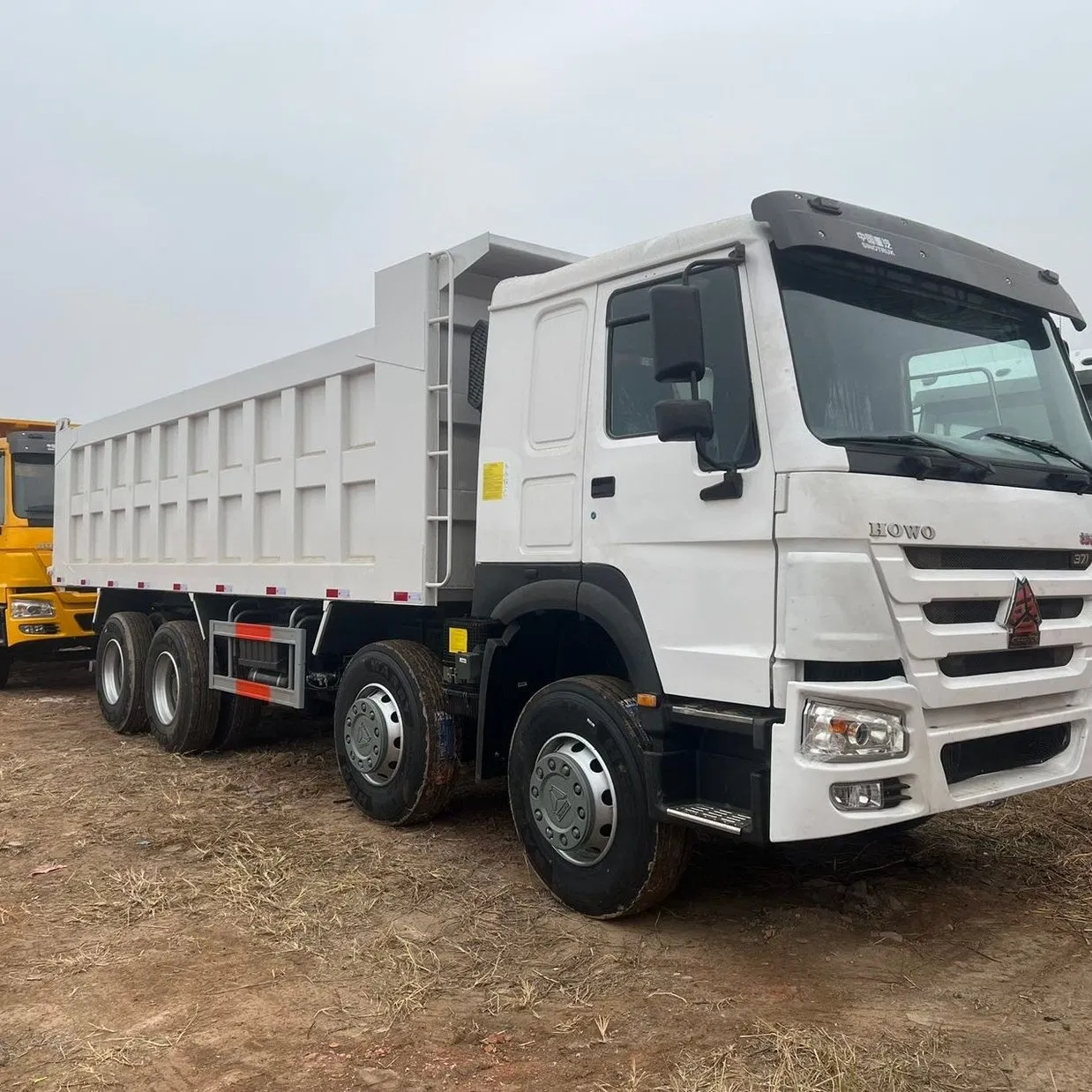 Used Truck Hot Sale Chinese Brand 6X4 371HP/380HP/400HP/420HP Left/Right Hand Drive Construction Haulage White 8X4 HOWO Dump Truck Heavy Duty Tipper