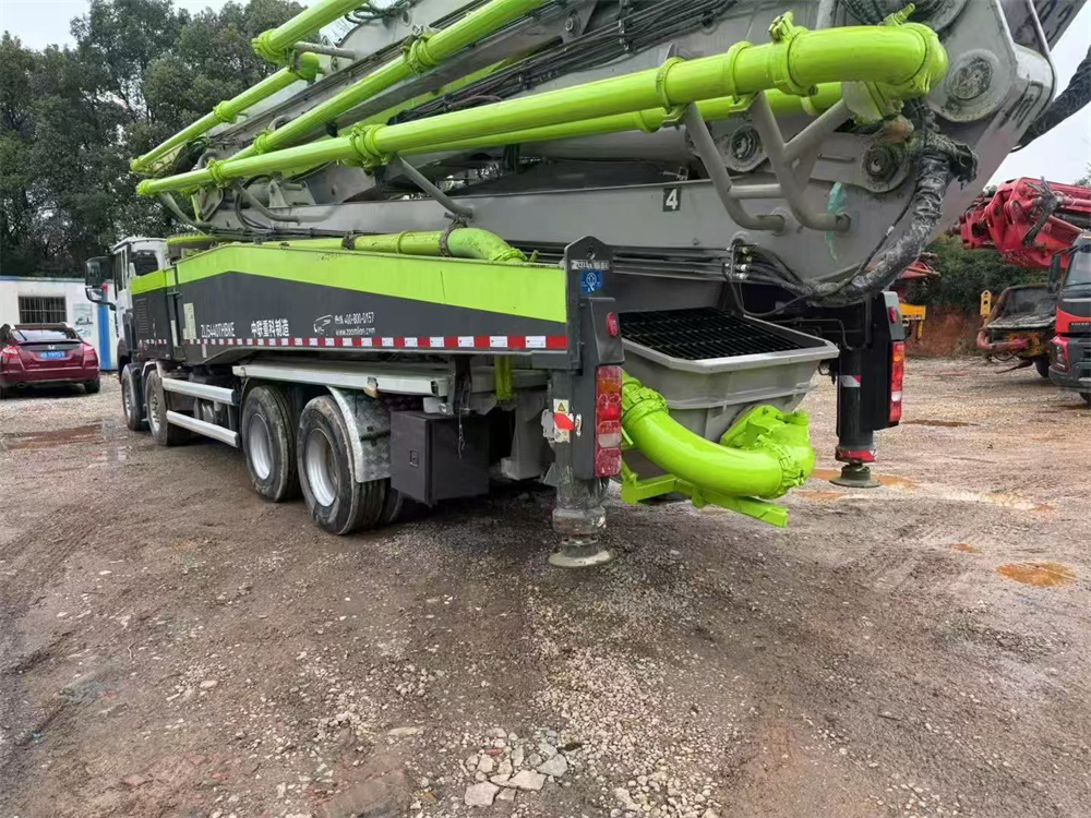 Used Dongfeng Truck Bed Fuel Tank Pump System Integrated with Zoomlion 63m 67m 70m 76m Boom Technology