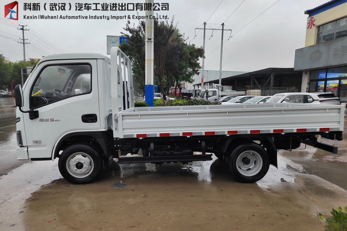 Saic Yuejin Fuxing S80 95 Horsepower 3.36-Meter Single Row Fence Small Truck Suitable for Urban Delivery