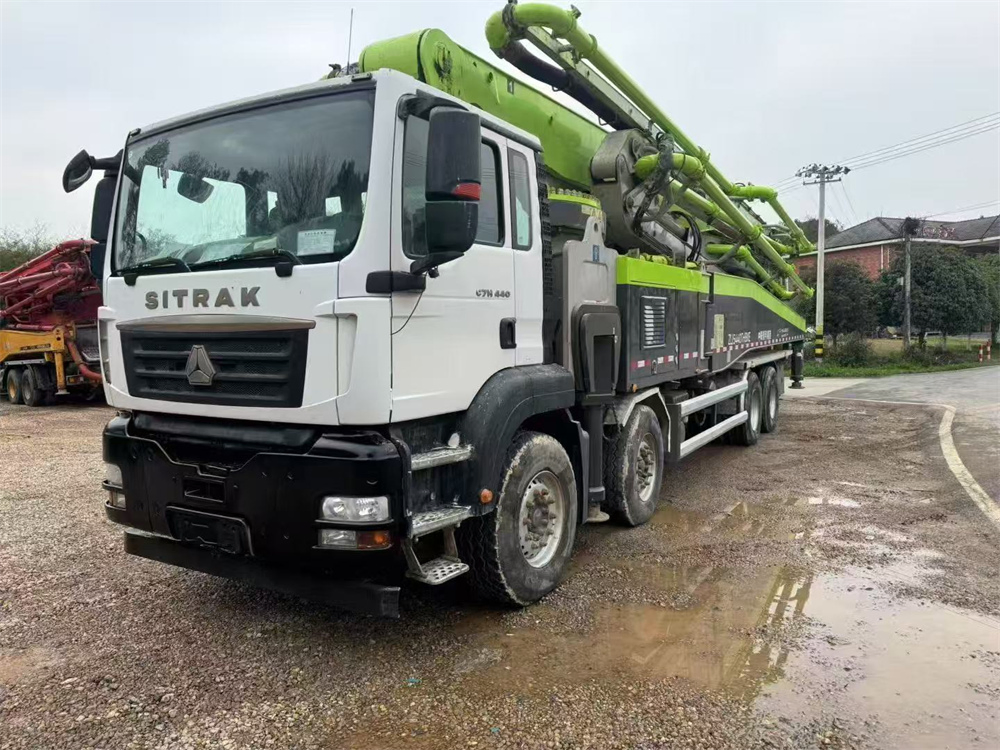 Used Dongfeng Truck Bed Fuel Tank Pump System Integrated with Zoomlion 63m 67m 70m 76m Boom Technology