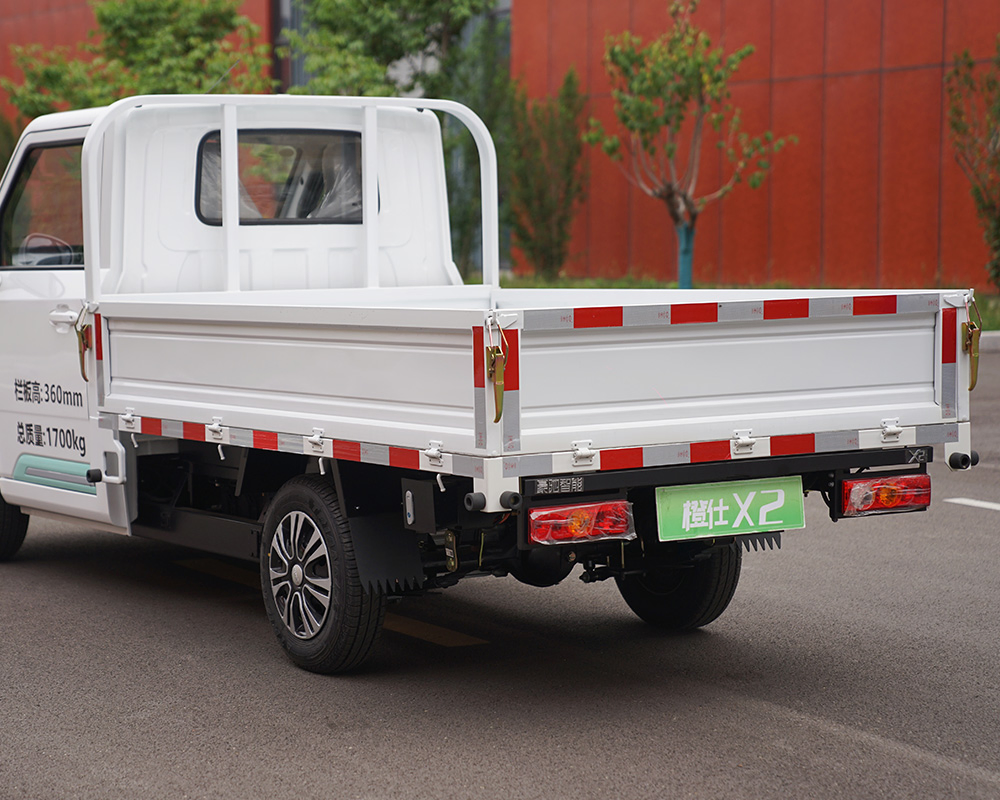 2024 in Stock Delivery Trucks Low Price The Kazoku Electric Vehicle New Energy Trucks H02-B Wholesale Market Heavy/Light Trucks 81km/H for City Logistics