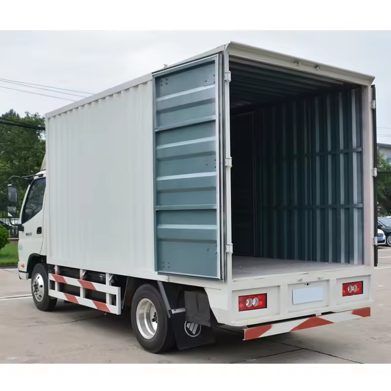 HOWO 4X2 Box Truck Heavy Duty Enclosed Cargo Truck for Logistics and Distribution