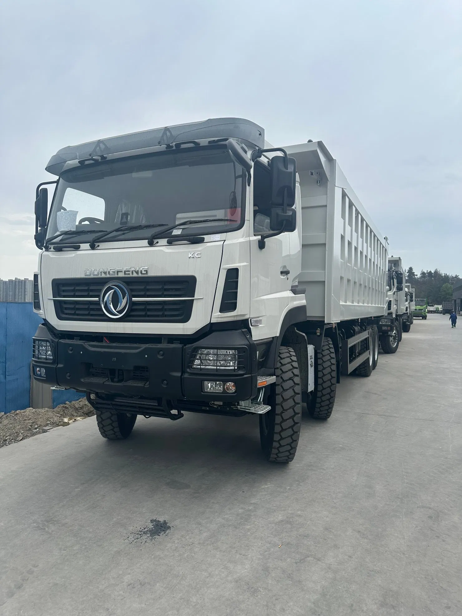 New Dongfeng 8X4 Rhd Dump Truck Tipper Truck Construction Debris Truck