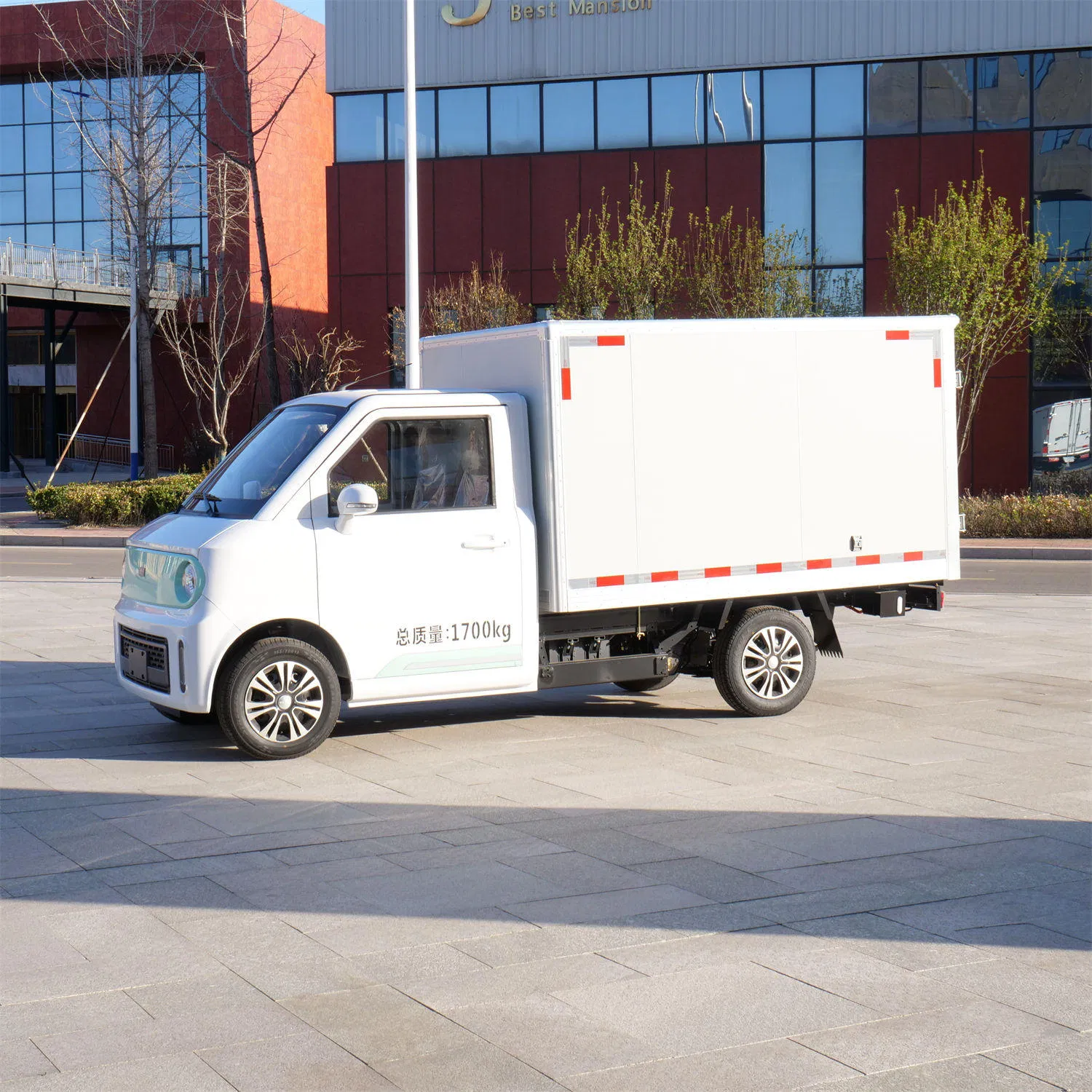2025 New Urban Distribution Truck Electric Van-Type Logistics Box Truck Affordable Price