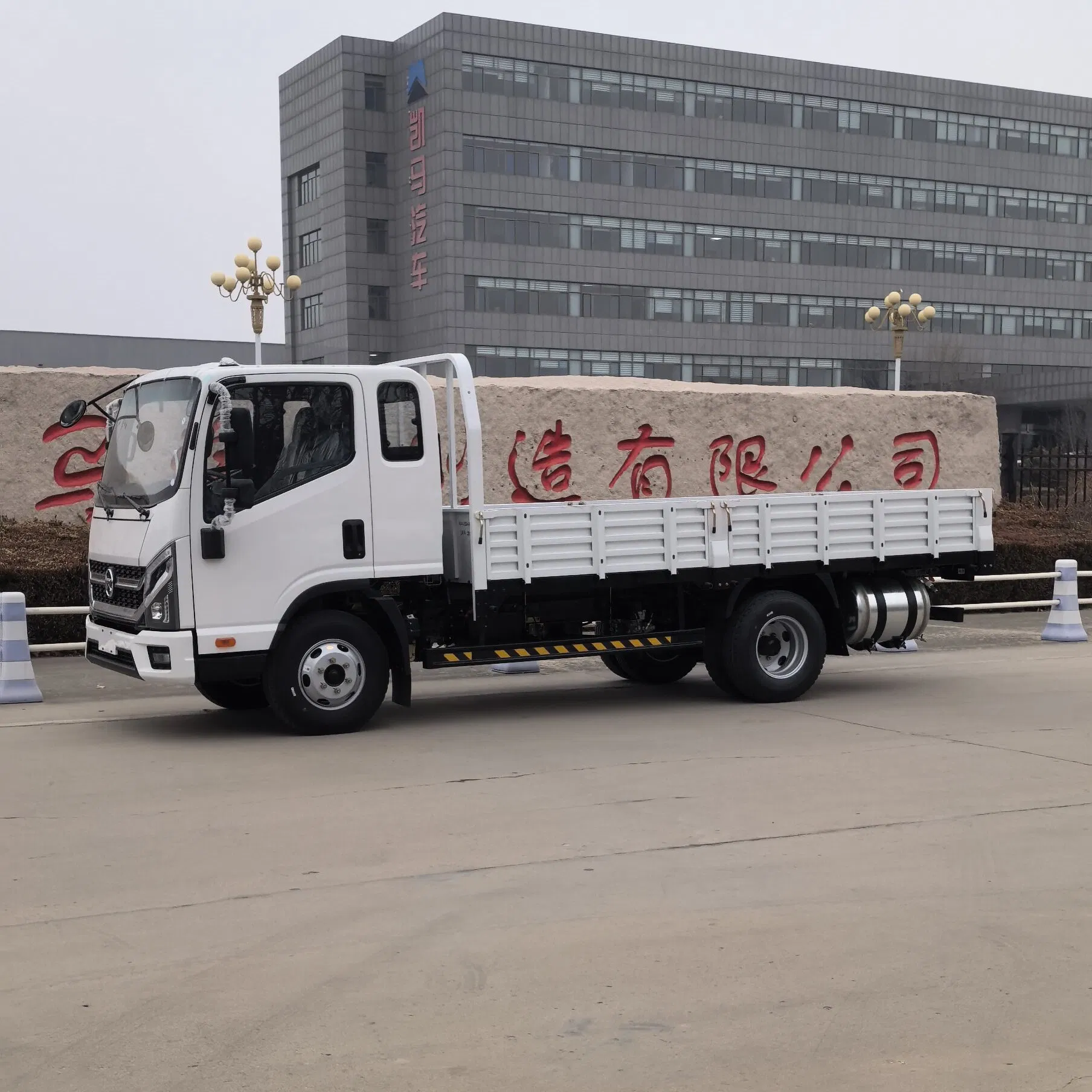 Kama M Series Durable 5-Speed Manual Diesel Truck for Urban Logistics and Delivery