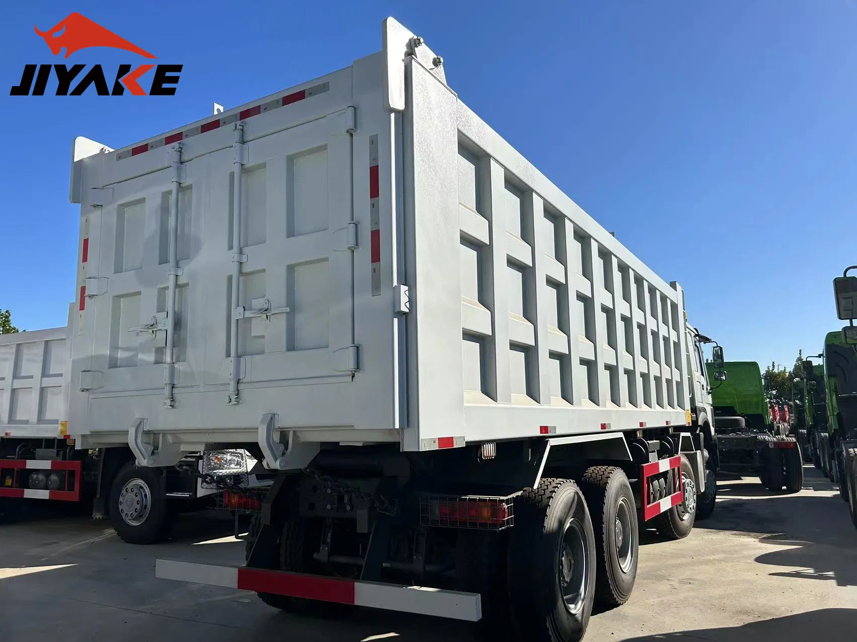 High-Performance New Sinotruk 8*4 Dump Truck for Mining and Construction Heavy Haul