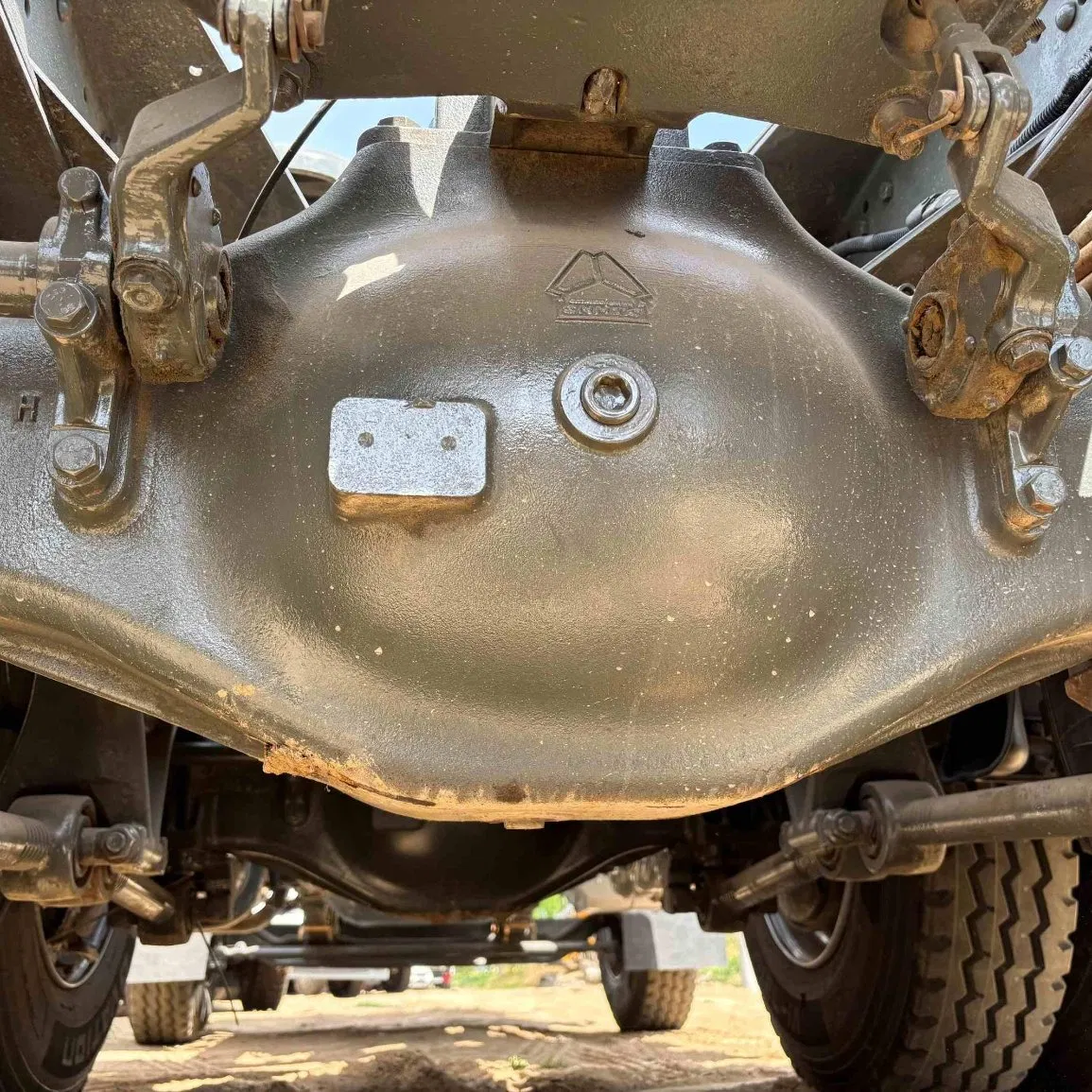 Sinotruk HOWO Nx 6X4 371HP Tractor High Performance Heavy Duty Truck 4X4 50t/80t Tipper/Dumper Heavy Duty Truck Logistics Distribution Truck Rhd