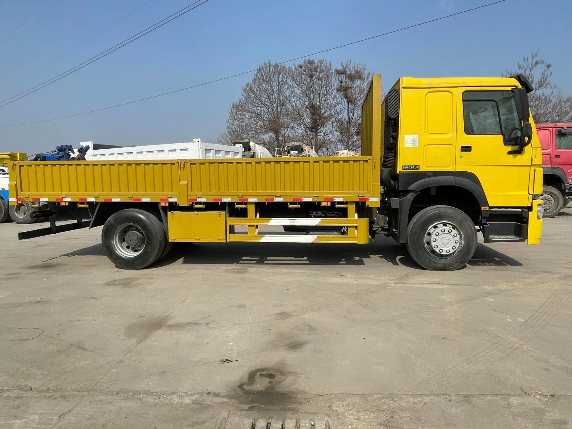 HOWO 4*2 336HP Heavy/Light Duty Truck 25tons Flatbed Transport Truck Tipper Truck