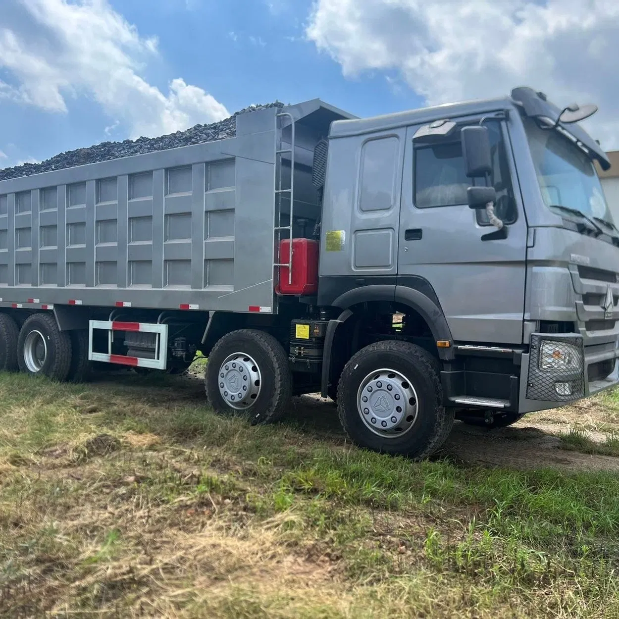 Used Truck Hot Sale Chinese Brand 6X4 371HP/380HP/400HP/420HP Left/Right Hand Drive Hydraulic Lift High Payload HOWO 8X4 Dump Truck Square Box for Construction