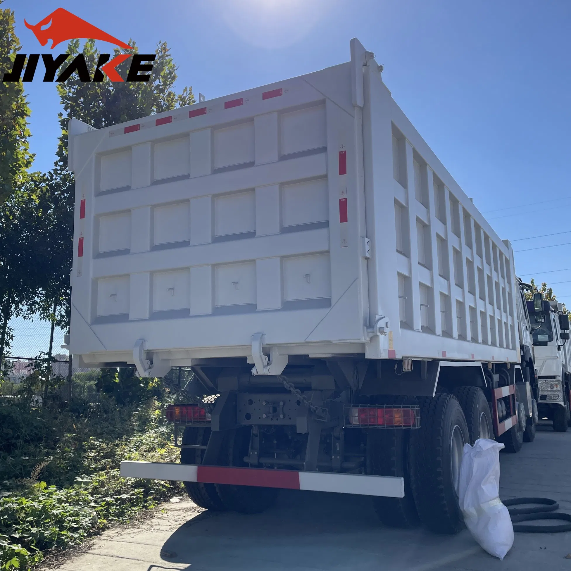 High-Performance New Sinotruk 8*4 Dump Truck for Mining and Construction Heavy Haul