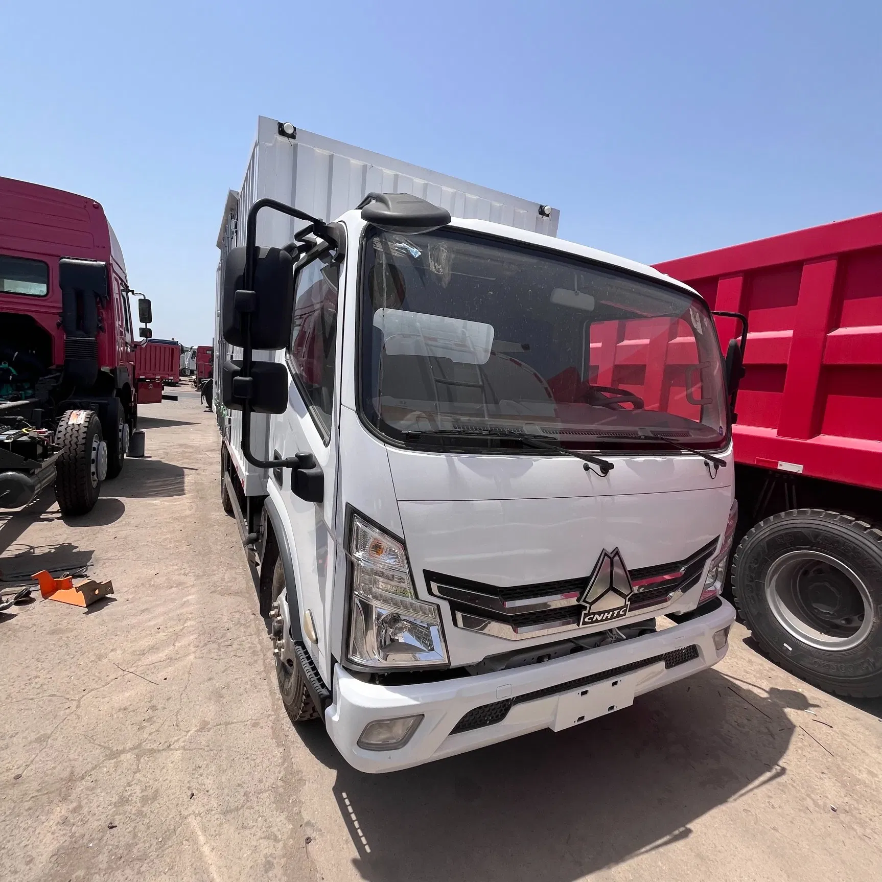 150-Horsepower Chinese Sinotruk Light Truck, 6.2-Meter Small Urban Delivery Vehicle, 5-15 Tons Selectable