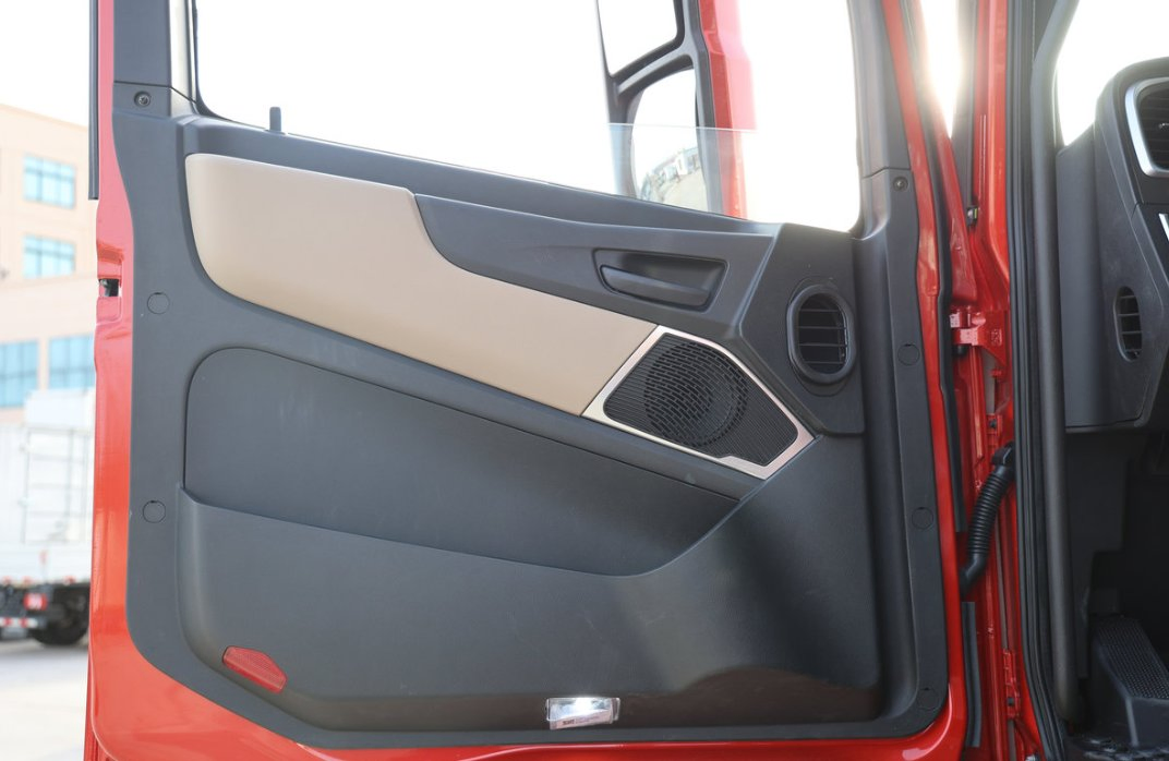 Auman Est 8×4 Weichai-Powered Fly Wing Truck - Top Pick for Logistics Distribution